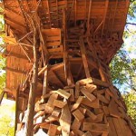 the-entire-treehouse-is-build-around-an-85-foot-oak-tree